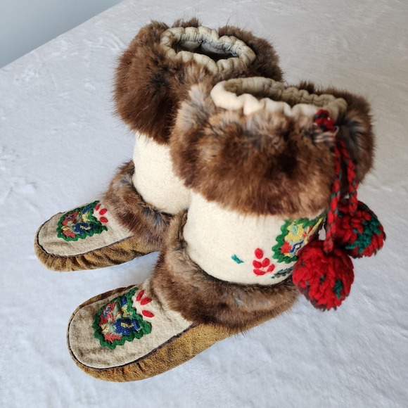 Handmade Shoes - VTG Leather Moccasins Mukluks Native American Made Suede Fur Wool Embroidery 70s